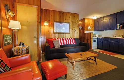 Presque Isle Cabin | Cozy Lakefront Retreat Sleeps 4, Fully Updated