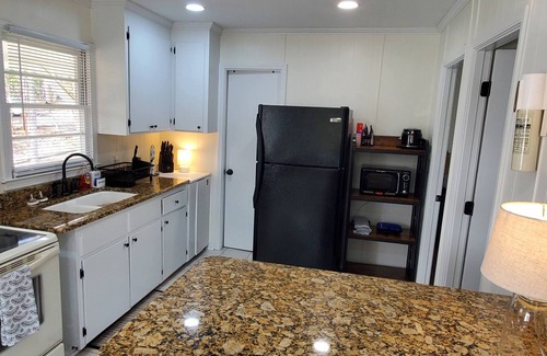 Bowling Green House | Cozy Lakehouse on Quiet Cove