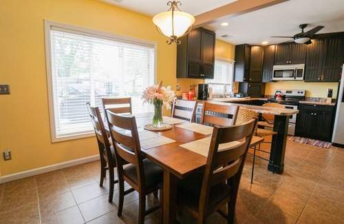 Monticello House | Cozy Lakeside 3 Bedroom House with Boat Dock