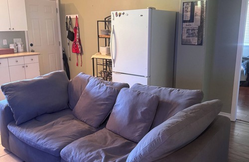 Regional District of Nanaimo House | Cozy lakeside retreat to relax and rejuvenate. n nPet friendly !