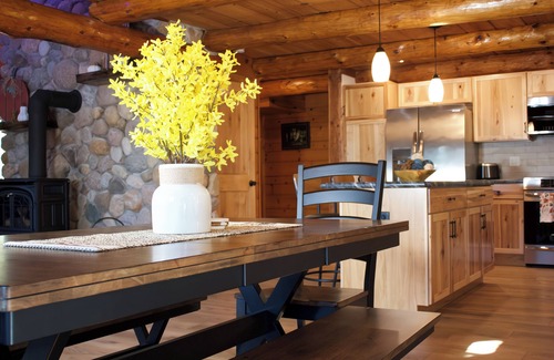 Manitowish Waters Cabin | Cozy Lakeside Log Cabin with fireplace/Central AC on Manitowish Waters Chain.