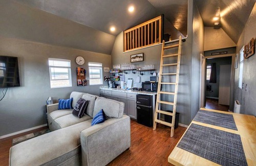 Broadwater County Cabin | Cozy Lakeview Cabin | Stunning Lake and Mountain View | Canyon Ferry Lake
