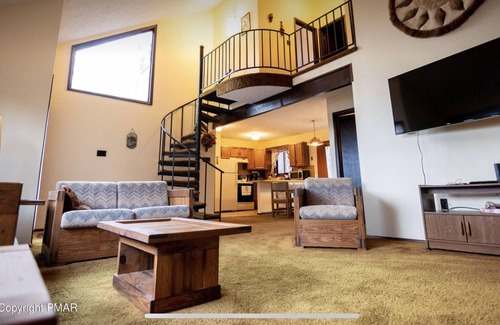 Hamlin House | Cozy Lakeview Cottage in Amenity Filled Community-Walk to Beach/Pool