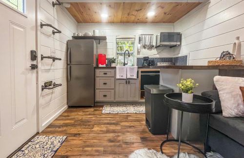 Mills River House | Cozy Lakeview Cottage