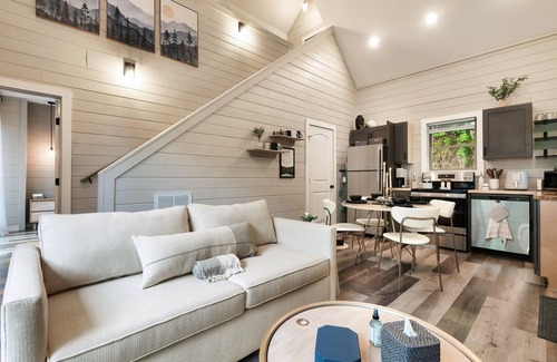 Sevierville Cabin | Cozy Lakeview Escape w/Loft & Deck