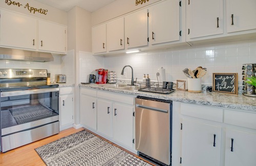 Lakeview House | Cozy Lakeview Retreat, Close to Bull Shoals Lake!