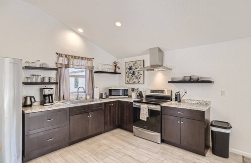 Creighton House | Cozy Lakewood Carriage House