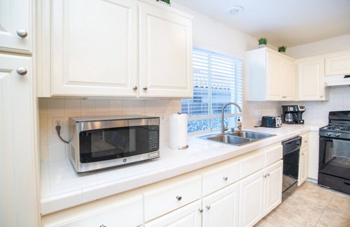 Spring Valley House | Cozy Large 5 BR House