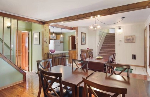 Lake Ann House | Cozy Large House, Big Porch, Fire Pit, Live Music Brewery, Heart of Lake Ann!