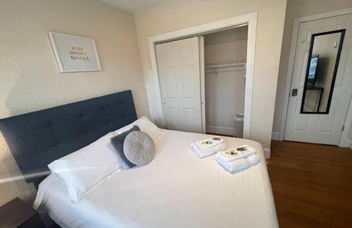 South Medford House | Cozy Large House close to TUFTS/Harvard/MIT 4BR