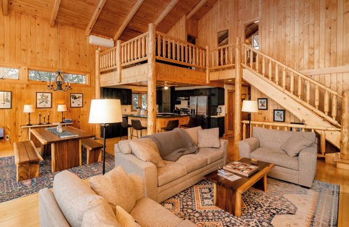Ely Cabin | Cozy Large Log Cabin w/ Sauna + Hot Tub on Lake Shagawa