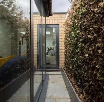 Cathall Apartment | Cozy Leyton House with Garden and Small Terrace