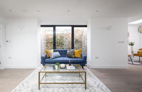 Cathall Apartment | Cozy Leyton House with Garden and Small Terrace