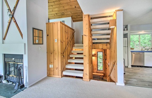 Lincoln Condo | Cozy Lincoln Condo ~ 1 Mi to Loon Mountain!