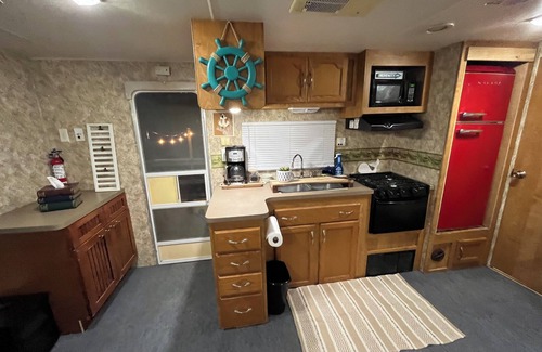 Purvis House | Cozy little camper, nestled quietly in the country/only minutes from the city