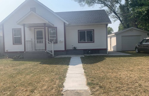 Ottawa House | Cozy little house walking distance from downtown Ottawa - Window air units