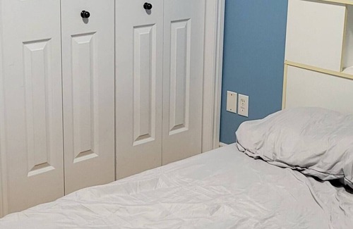 Moncton House | Cozy lodge close to restaurants and magnetic hill Park.