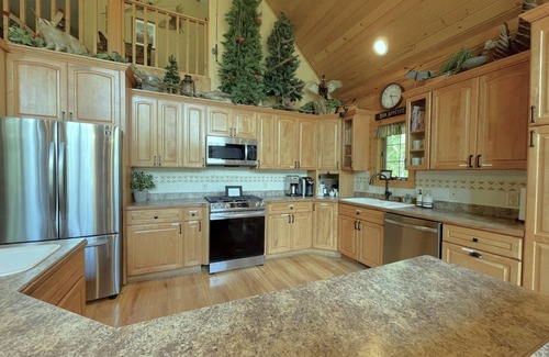 Lake Geneva House | Cozy Lodge Style Home - 2.8 miles to Town - 3 Acres w Views of Lake - Fire Pit