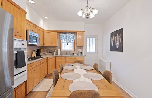 Lodi Apartment | Cozy Lodi Home |23m to NYC| 3Car Driveway, Cozy Lodi Home |23m to NYC| 3Car Driveway