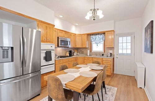 Lodi Apartment | Cozy Lodi Home |23m to NYC| 3Car Driveway, Cozy Lodi Home |23m to NYC| 3Car Driveway