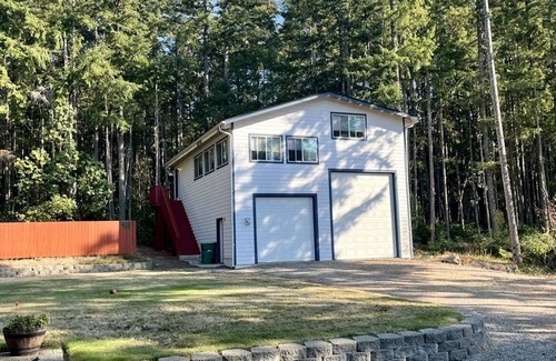 West Hills House | Cozy, Loft Guest House.