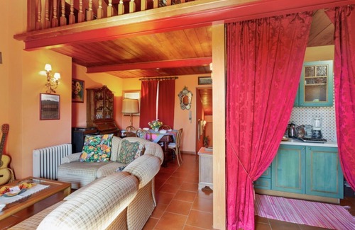 Taormina City Centre Apartment | Cozy loft of 60 square meters perfect for 4 people, located on the second floor of a period building without elevator, located in the heart of Taormina.The Greek Theater, the Castle, Naumachie and Villa Comunale Park - all the beauties of this splendid t