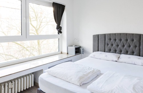 Duisburg City Center House | Cozy Loft with Mercatorstraße wiev Wi-Fi - Netflix