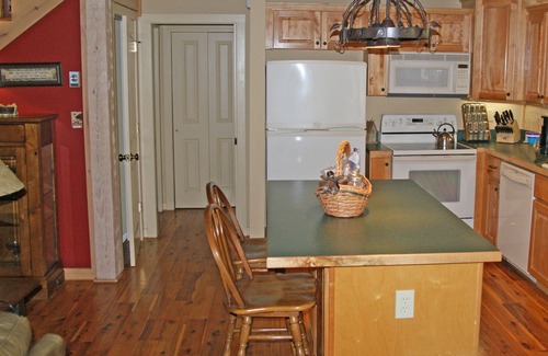 Seven Devils Cabin | Cozy log cabin available Thanksgiving and Christmas. Wood burning fireplace.