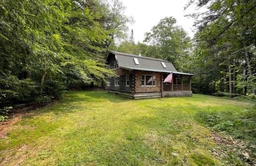 West Halifax House | Cozy Log Cabin - Dog Friendly