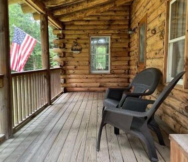 West Halifax House | Cozy Log Cabin - Dog Friendly