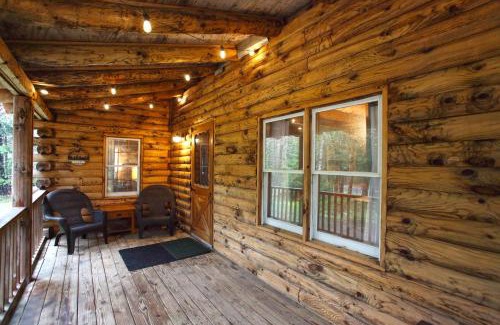 West Halifax House | Cozy Log Cabin - Dog Friendly
