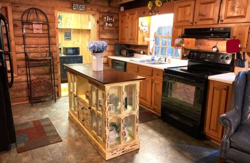 Sky Valley Cabin | Cozy log cabin for the family in Sky Valley, GA