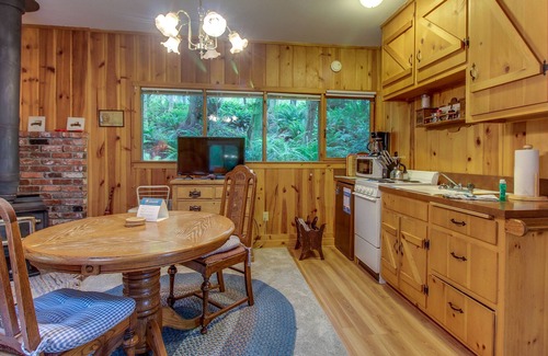 Greenbank Apartment | Cozy Log Cabin in Beautiful Surroundings with Wood Stove, Board Games