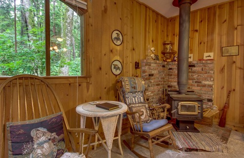 Greenbank Apartment | Cozy Log Cabin in Beautiful Surroundings with Wood Stove, Board Games