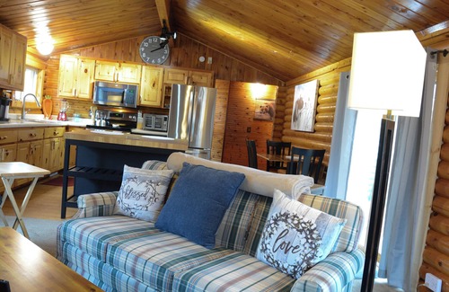 Breezy Point House | Cozy Log Cabin in Breezy Point! Book for summer!