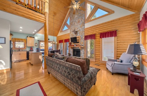 Maggie Valley Cabin | Cozy Log Cabin/Mountain Views & Rushing Creek/Pet-Friendly