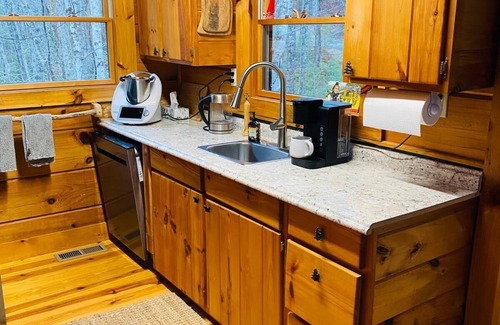Hartford Cabin | Cozy Log cabin tucked away in the Smokey Mountain, Pet friendly, Sauna, Hot Tub