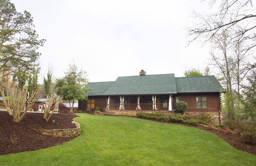 Canton Cabin | Cozy Log Cabin
