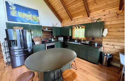 Mount Vision House | Cozy Log Cabin