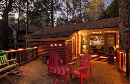 Running Springs Cabin | Cozy Log Cabin w/Hot Tub, Mountain Views+King Beds