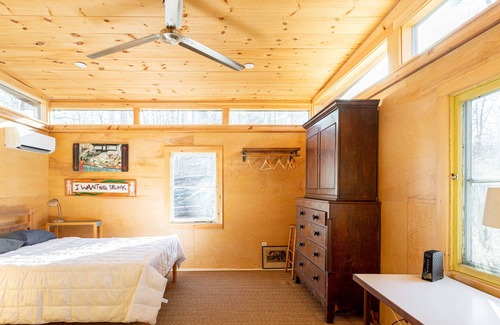 Washingtonville Cabin | Cozy Log Cabin in Hudson Valley