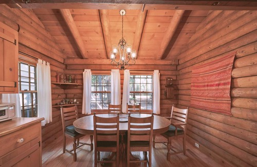 Shingletown Cabin | Cozy Log Cabin w/Hot Tub | Lassen Forest Retreat