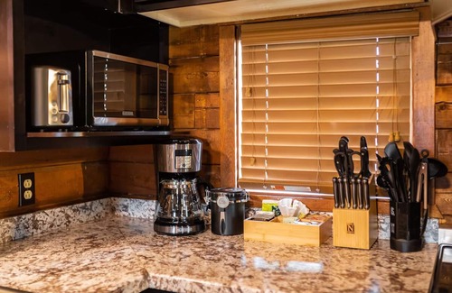 Pagosa Springs Hotel | Cozy Log Cabin w/Hot Tubs & Mountain Views: Enjoy Hot Springs w/Easy Reach