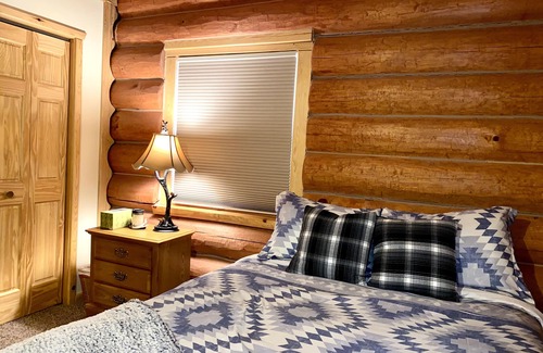 Rome Cabin | Cozy Log Cabin with fireplace, pool table, deck, and spacious kitchen!