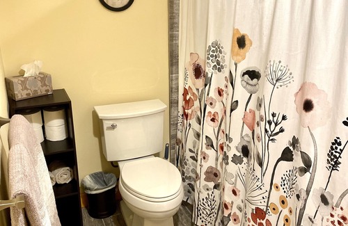Rome Cabin | Cozy Log Cabin with fireplace, pool table, deck, and spacious kitchen!