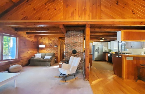 West Bath Cabin | Cozy Log Cabin: Woods on the Water