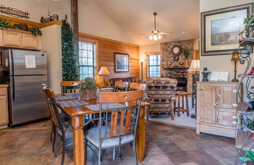 Branson Theater District Cabin | Cozy Log Cabin1 Level - Great for Summer Families (2 Masters) ALL TAXES PAID!