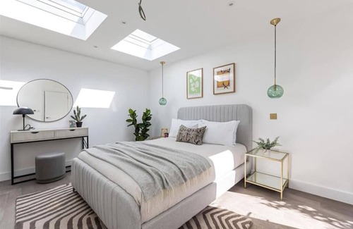 Cathall House | Cozy London House with Garden & Terrace | Near Westfield Stratford & Tube