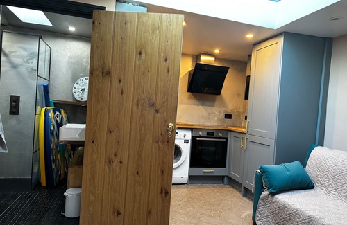 Cricklewood Apartment | Cozy London Studio Near City Center
