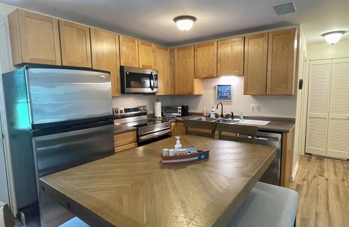 Rome House | Cozy Long Pond Cottage: private mooring & shared dock
